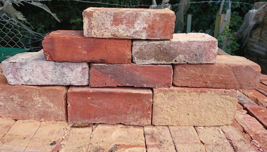 <p>Reclaimed Wire Cut Bricks</p><p>1,200 in stock